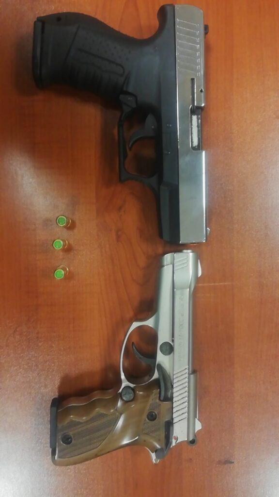 Otomobilden havaya ateş açan 2 şüpheli yakalandı