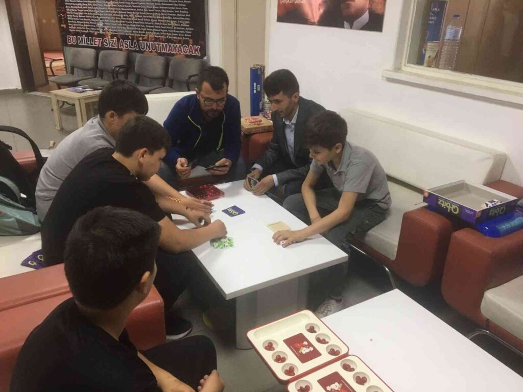 Simav’da Manevi Danışman gençlerle bir araya geldi