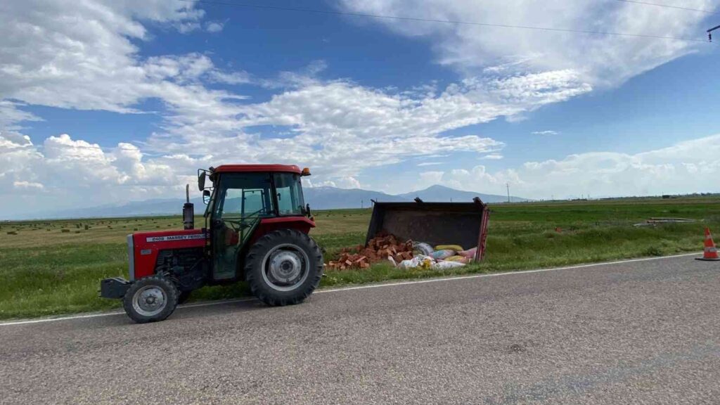 Tuğla yüklü traktörün bağlantı demiri koptu, sürücü ağır yaralandı
