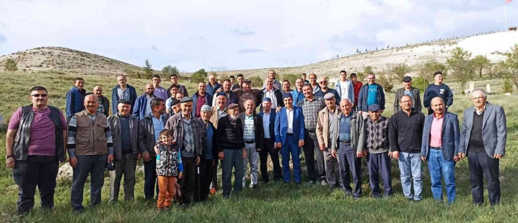 Vefat eden yakınları için bir araya gelip dua ettiler