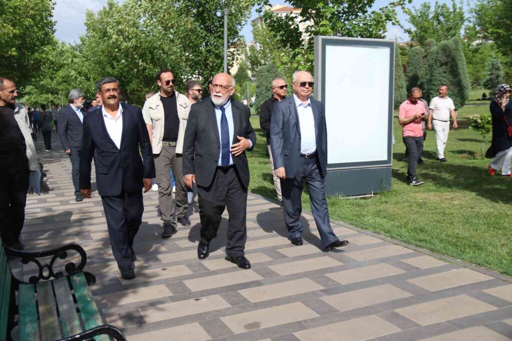 ‘Yoga’ krizi bitti, gözler belediyenin parklarındaki yasaklara çevrildi