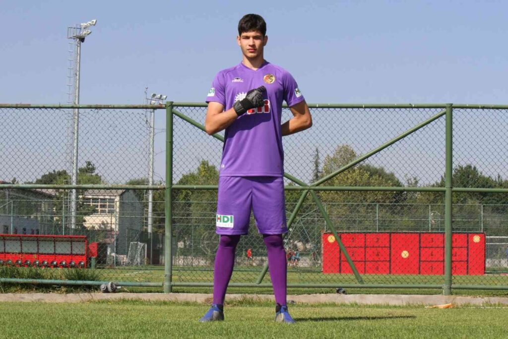 19 yaşındaki Cengiz Alp Köseer, Eyüpspor’da