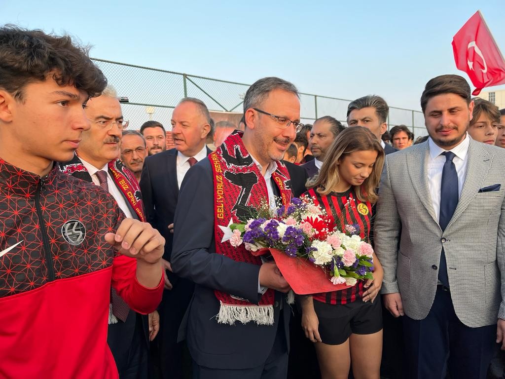 Bakan Kasapoğlu’ndan Eskişehirspor için ‘Modernize edilmiş tesis’ müjdesi