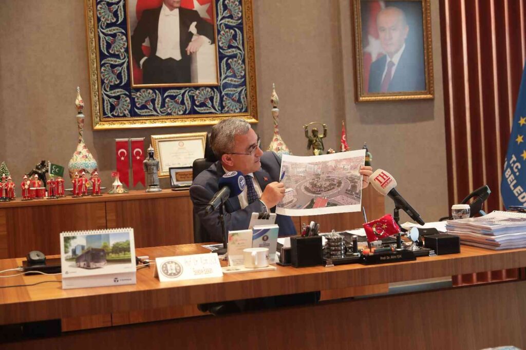 Başkan Işık: “Meydan projesi 29 Ekim Cumhuriyet Bayramı’na yetişecek”