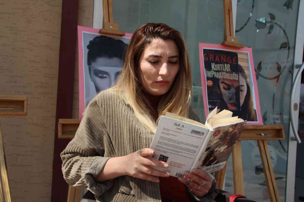 Bilecik’te sokakta kitap okuma etkinliği