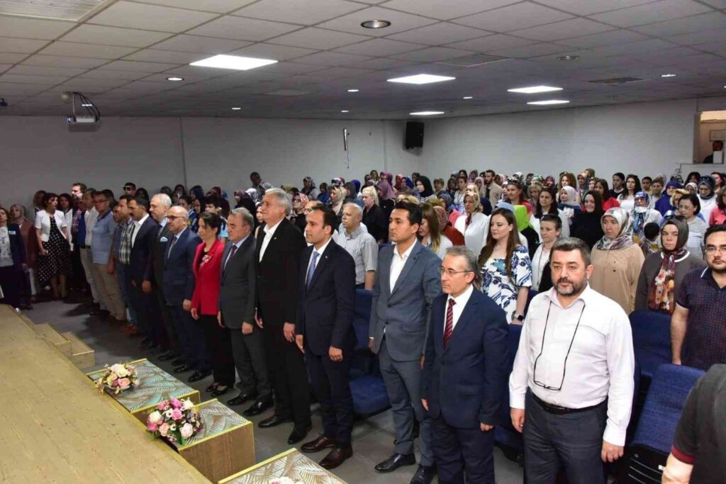 Bozüyük HEM yıl sonu sergisi açıldı