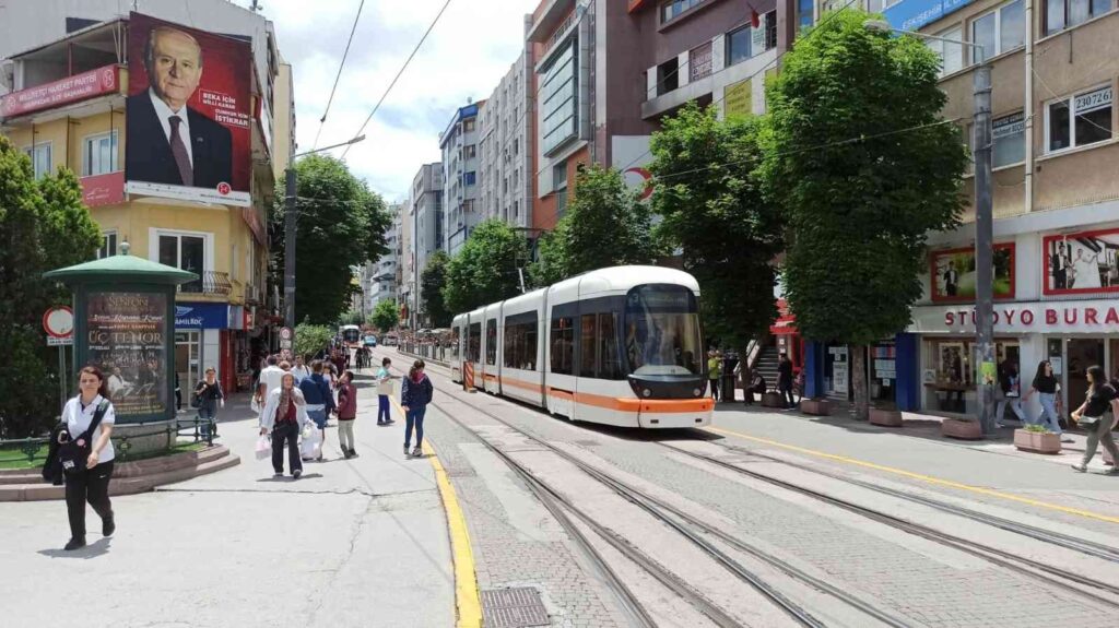 Cüneyt Arkın’ın ölümü memleketi Eskişehir’i yasa boğdu