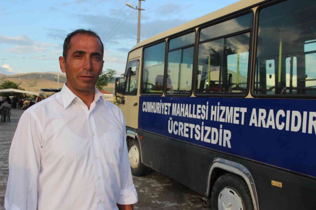 Devletten aldığı maaşı millete harcıyor