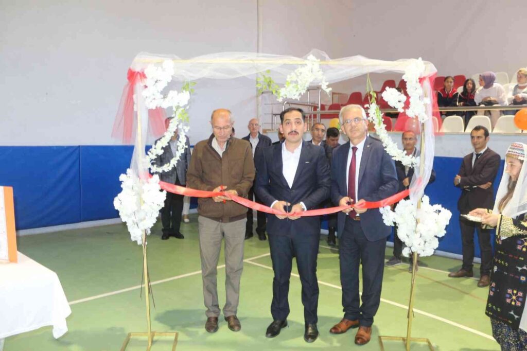 – Domaniç Ortaokulu’nda Bilim Fuarı