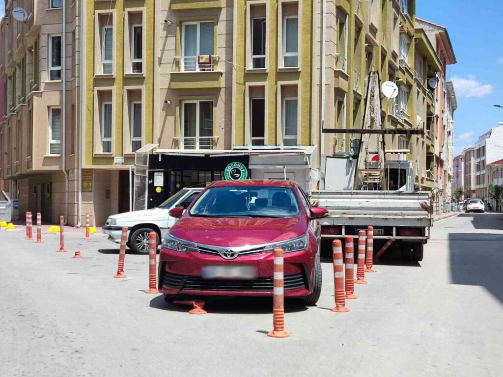 Dubaları hiçe sayarak araçlarını park ettiler