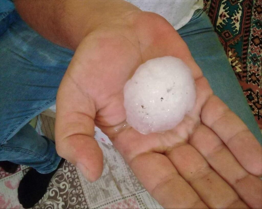 Eskişehir’de ceviz büyüklüğünde dolu yağdı