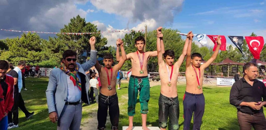 Geleceğin pehlivanları göz doldurdu