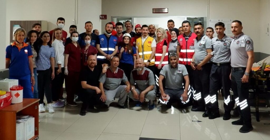 Hastanede yangın tatbikatı gerçeğini aratmadı