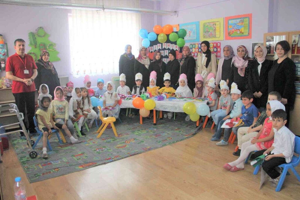 Kur’an kursu öğrencilerine mezuniyet programı