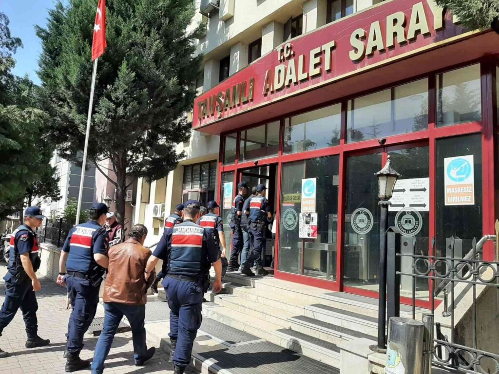 Kütahya merkezli 3 ilde yapılan FETÖ operasyonunda 9 şüpheli yakalandı