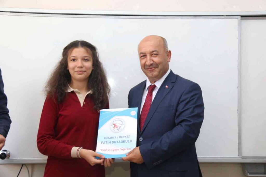 Kütahya’da 566 okulda 99 bin 563 öğrenci karne heyecanı yaşadı