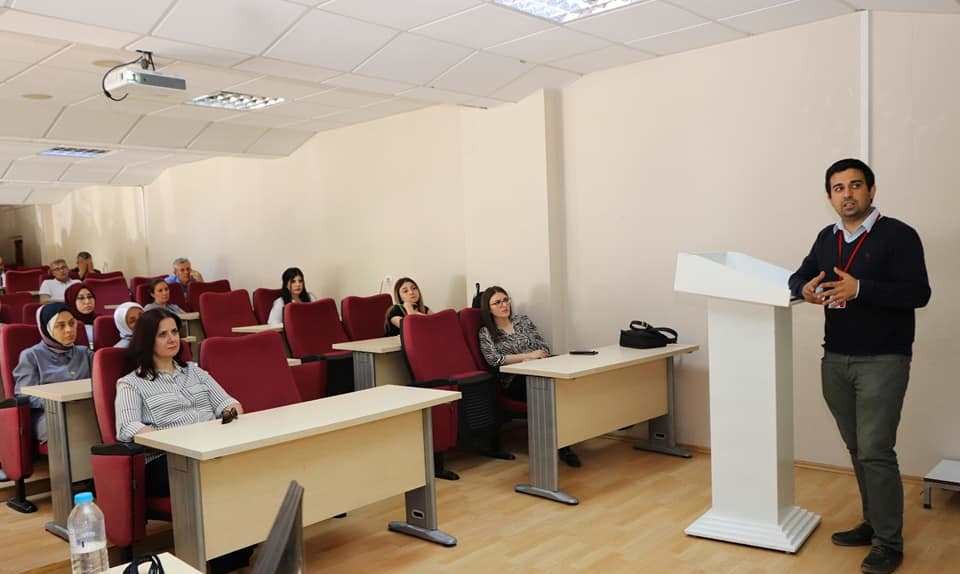 Kütahya’da hasta hakları birimlerinde görev yapan yetkililere, “Hasta Hakları” eğitimi