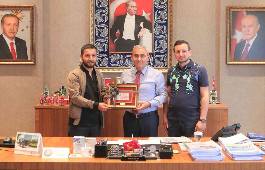 Meclis üyelerinden koleksiyonluk hediye