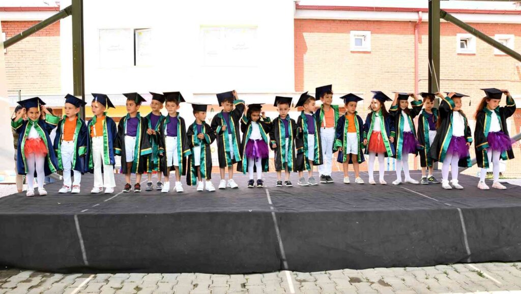 Miniklerin karne heyecanı