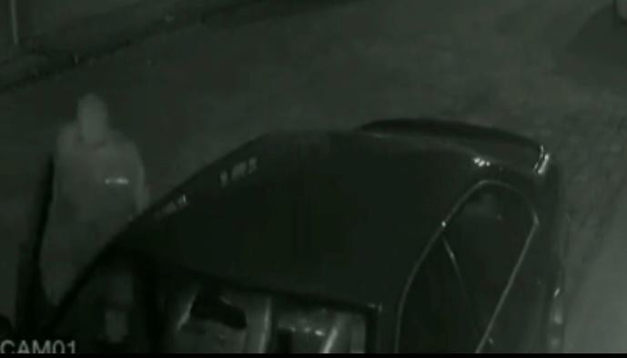 Oto faresi güvenlik kamerasına yakalandı