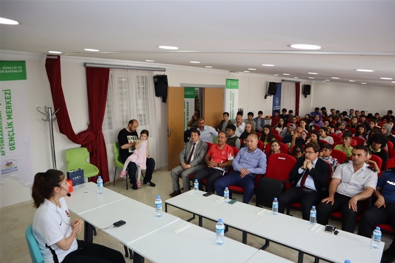 Şampiyon, tecrübelerini gençlere anlattı