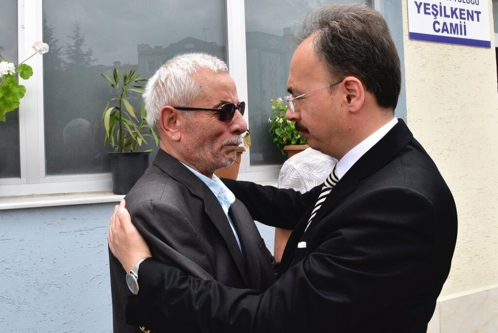 Şehit ailesinin acısını paylaştı