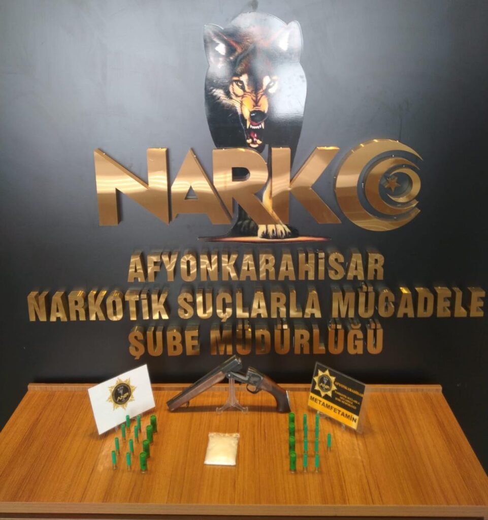 Şüphelenilen araçtan 74.36 gram metamfetamin ele geçirildi