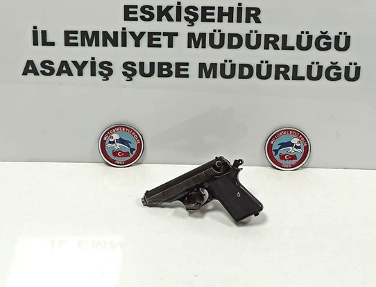 Şüpheli şahıstan ruhsatsız silah ele geçirildi