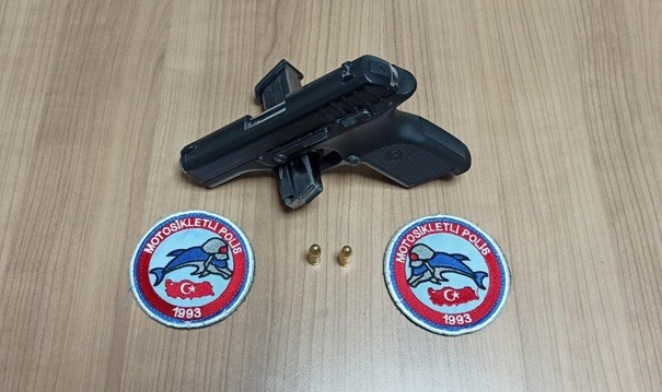 Şüpheli şahsın üzerinde silah ele geçirildi
