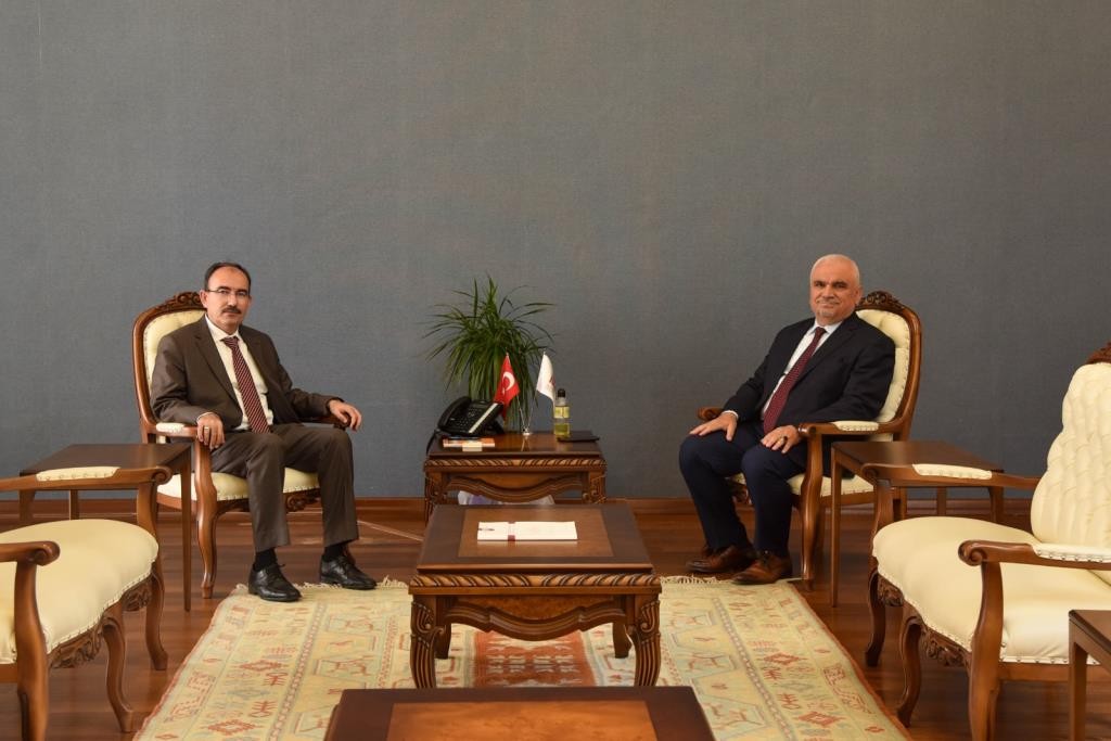 Yapılacak olan cami hakkında fikir alışverişinde bulundular