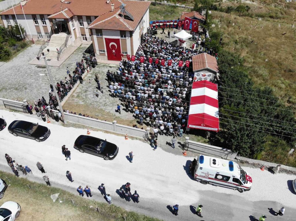 Afyonkarahi̇sar Kahramanını Uğurladı