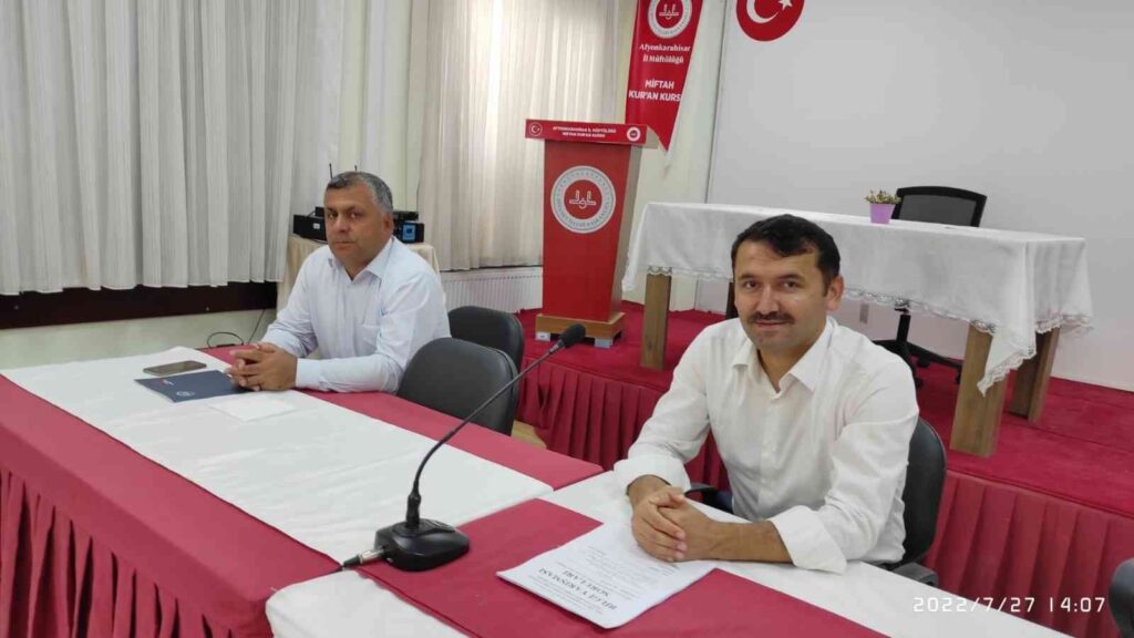 Afyonkarahi̇sarda Di̇n Görevli̇leri̇ Yarıştı