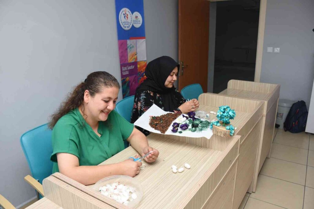 Afyonkarahi̇sarda ‘İpek Koza Kursuna Yoğun İlgi̇