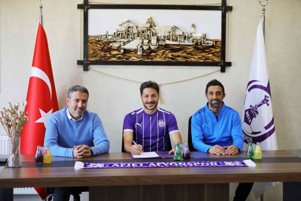 Afyonspor İsmail Hakkı Doğan ile 3 yıllığına el sıkıştı