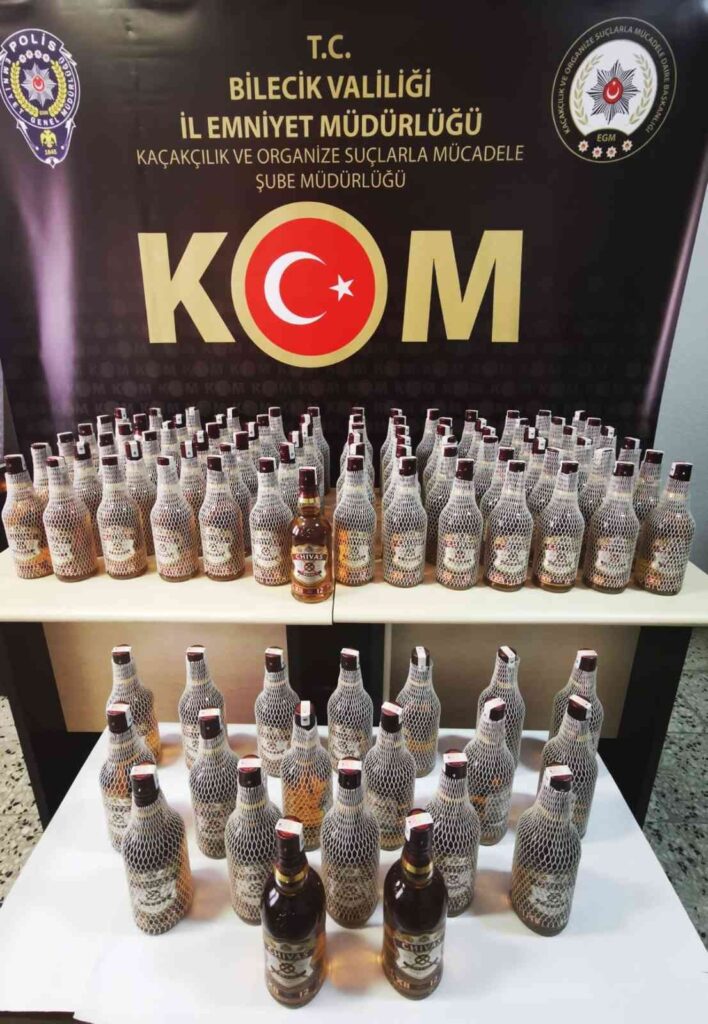 Bi̇leci̇kte 100 Şi̇şe Sahte Bandrollü Alkol Ele Geçi̇ri̇ldi̇
