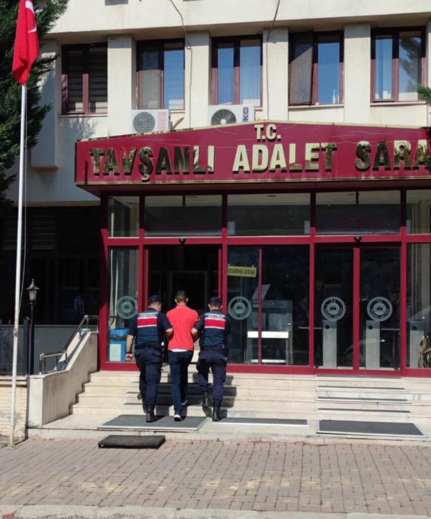 Dolandırıldığını son anda anladı, dolandırıcıyı yakalattı