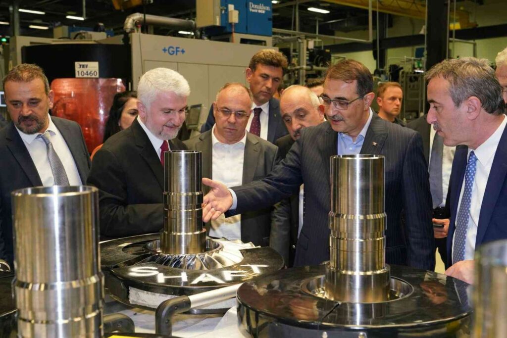 Enerji ve Tabii Kaynaklar Bakanı Fatih Dönmez TEI’yi ziyaret etti
