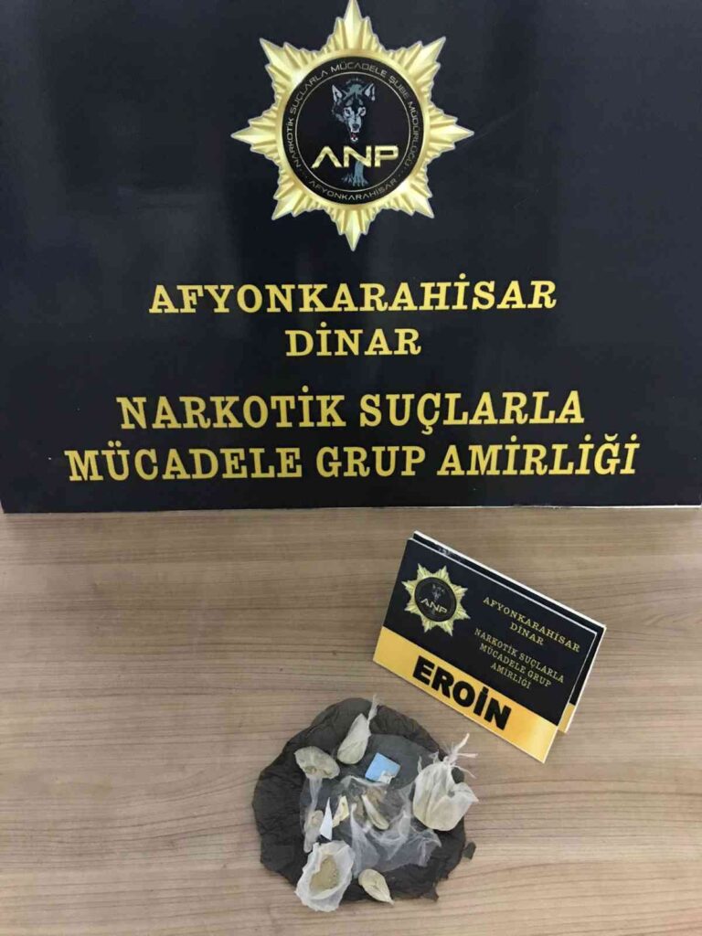 Eroi̇nle Yakalanan 4 Ki̇şi̇ Gözaltına Alındı