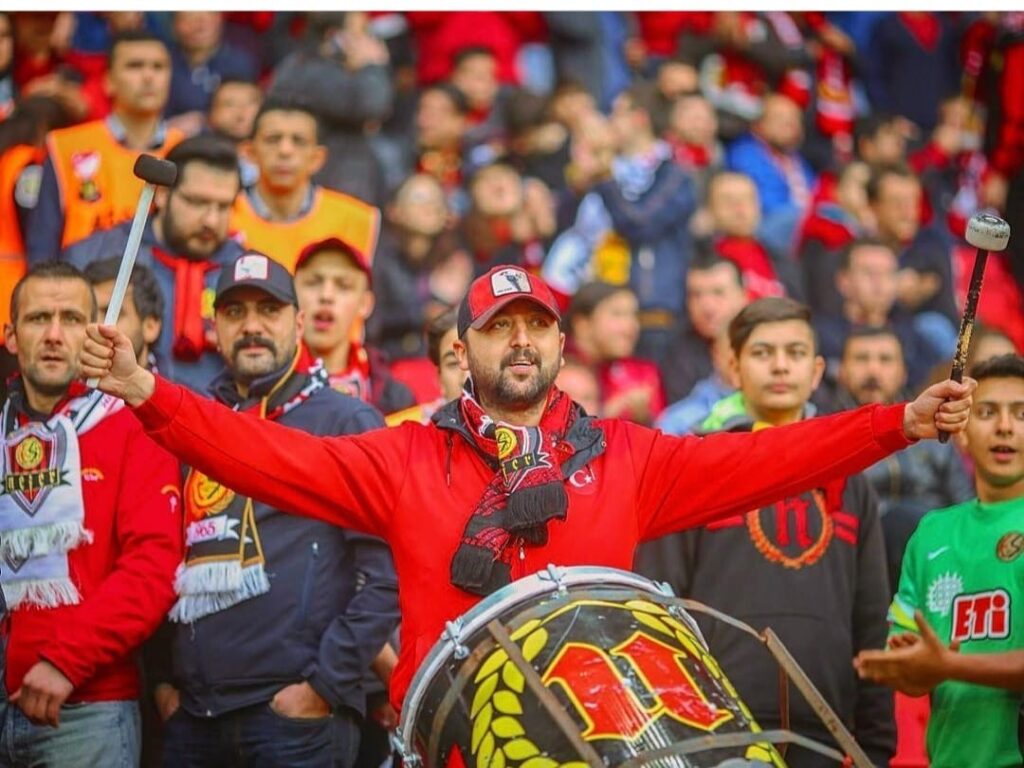 Eski̇şehi̇rspor Taraftarının Abdullah Avcıya Tepki̇si̇ Sürüyor