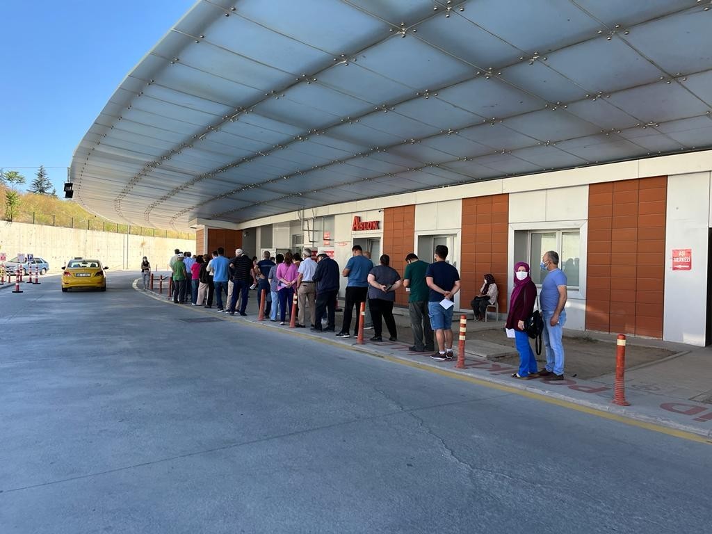 Hastanelerde hatırlatma dozu yoğunluğu devam ediyor