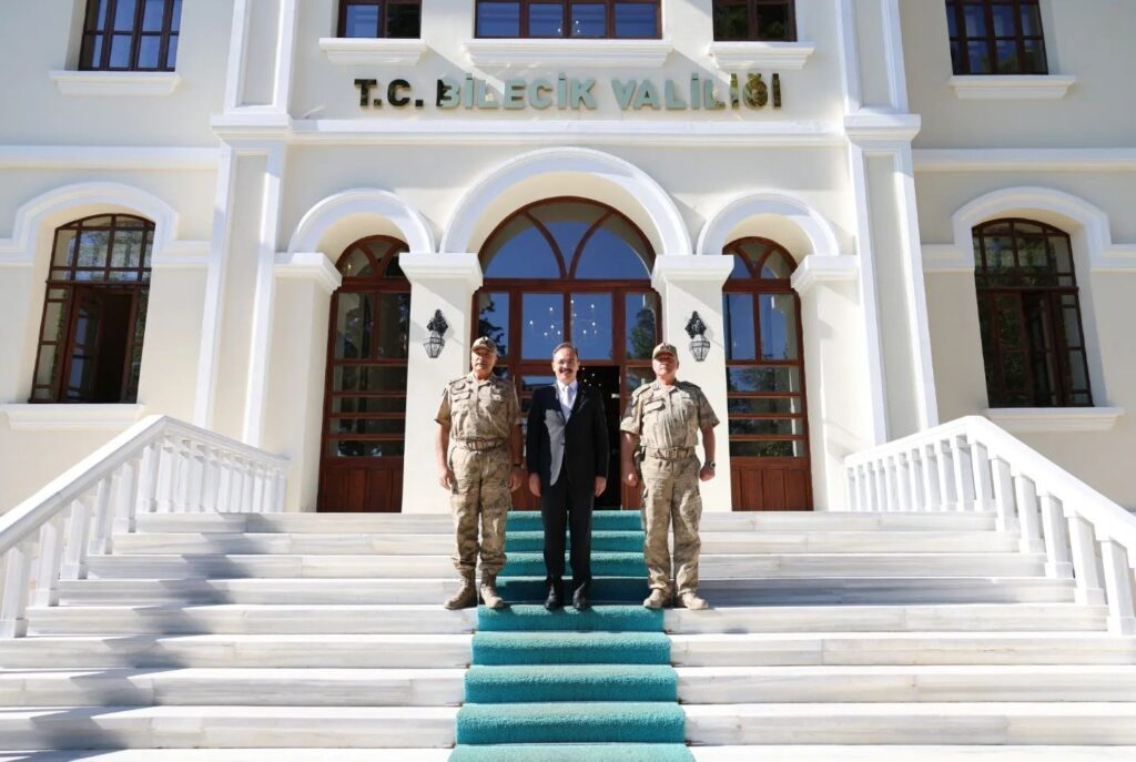 Korgeneral Çi̇ti̇lden Vali̇ Kızılkayaya Zi̇yaret