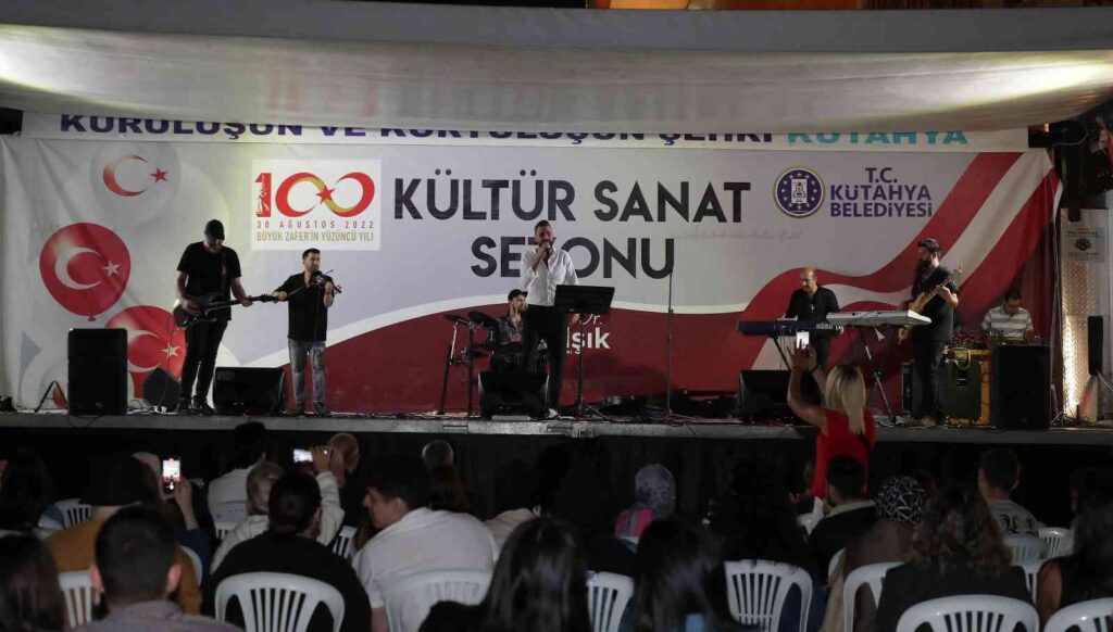 Kütahya’da Berkay ve Dedeler konseri