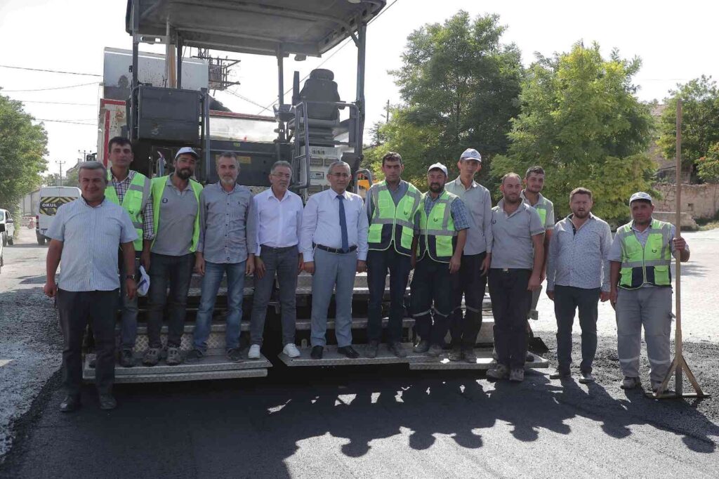 Kütahya’da OSB servis yoluna sıcak asfalt