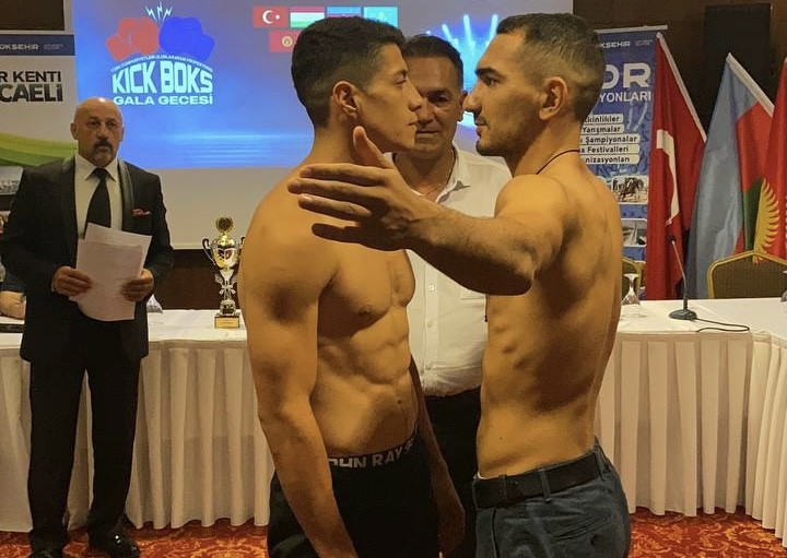 Mi̇lli̇ Sporcu Bu Kez Altın Kemer İçi̇n Yumruk Sallayacak