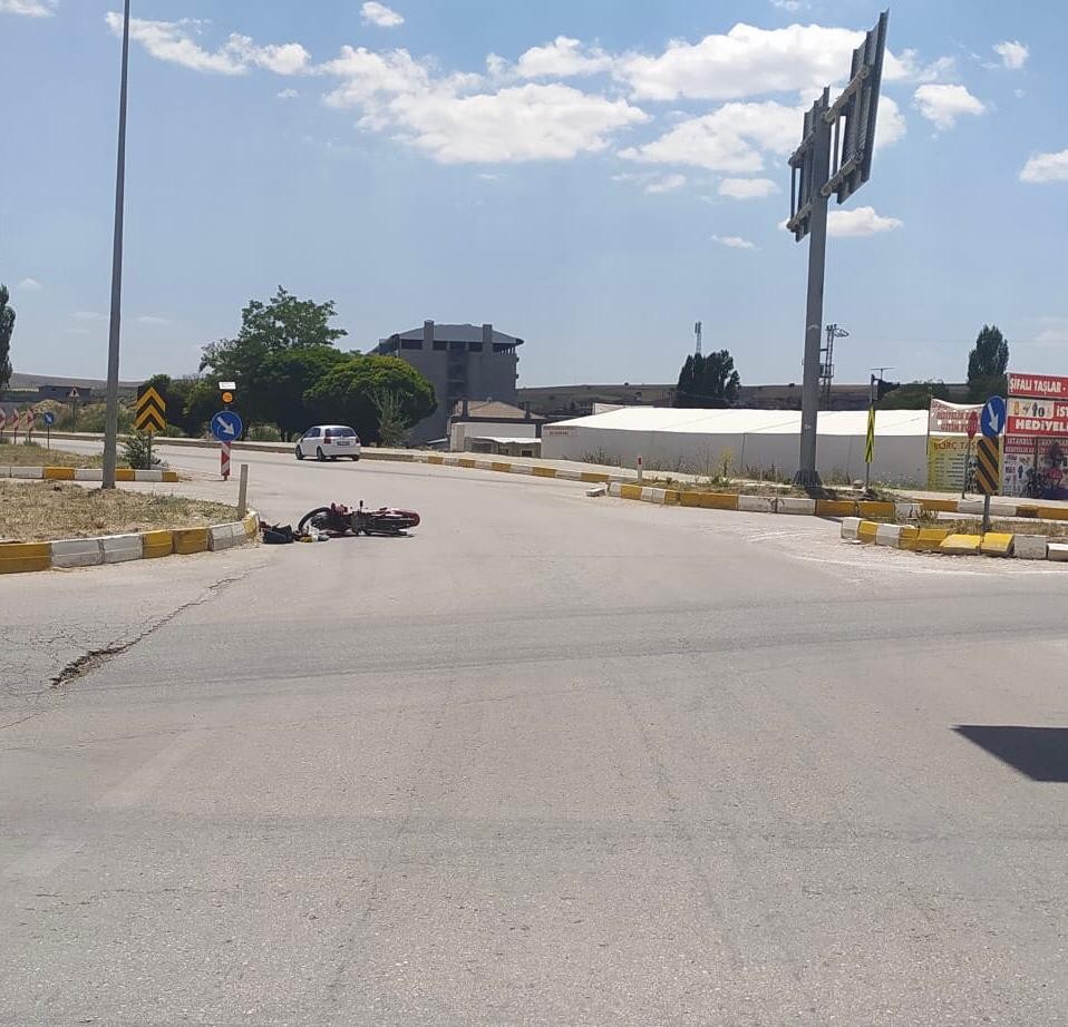 Motosi̇klet Sürücüsü Yaşlı Adam Karıştığı Kazada Ağır Yaralandı