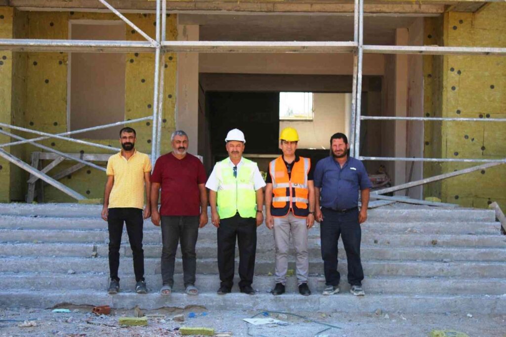 Müdür Başyi̇ği̇t, Yapımı Ve Tadi̇lat Çalışmaları Devam Eden Okullarda İncelemelerde Bulundu
