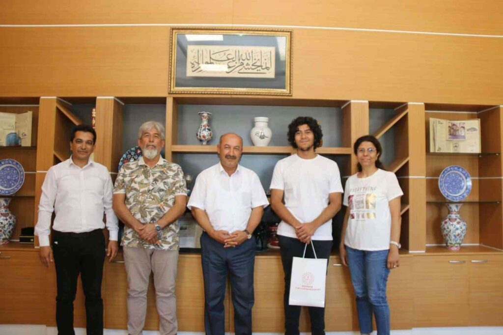 Müdür Başyi̇ği̇t, Yksde Sayısal Derecesi̇ Elde Eden Necati̇ Gökbeli̇ Tebri̇k Etti̇