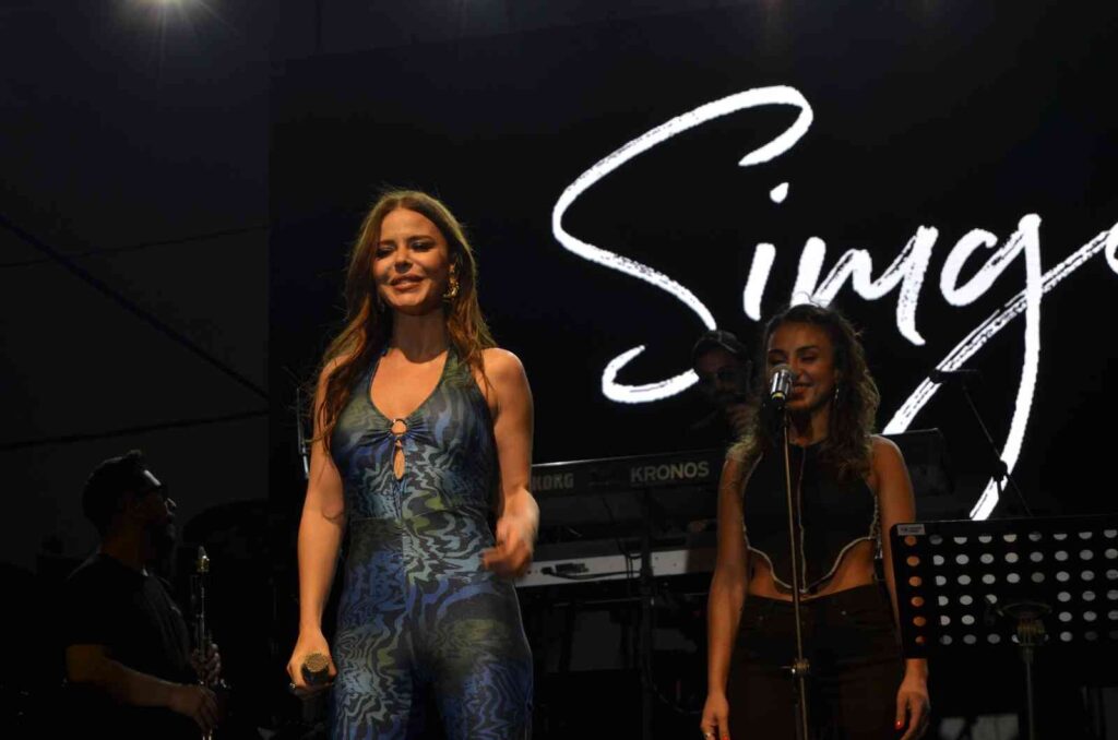 Si̇mge, Afyonkarahi̇sarda Sevenleri̇ İle Bi̇r Araya Geldi̇