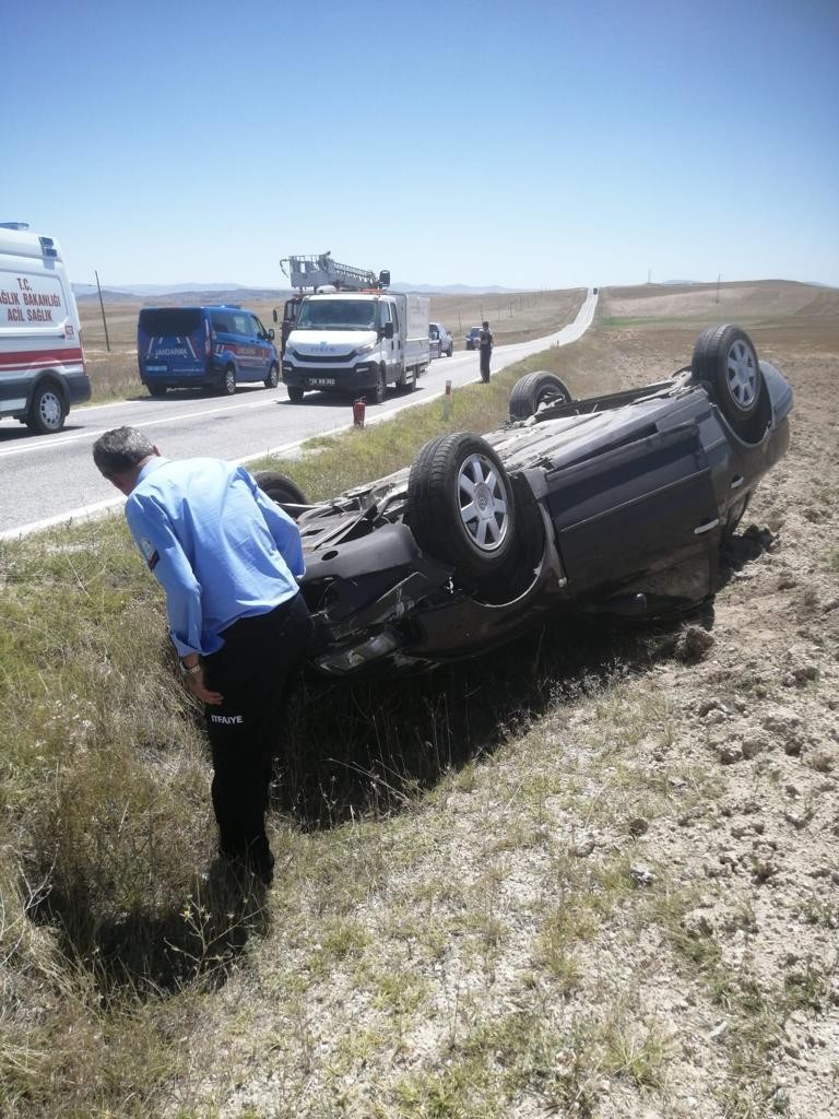 Takla atan otomobildeki kadın ve 2 çocuğu yaralandı