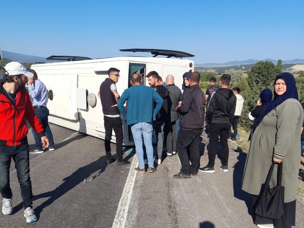 Tavşanlıda İşçi̇ Servi̇si̇ Devri̇ldi̇: 11 Yaralı